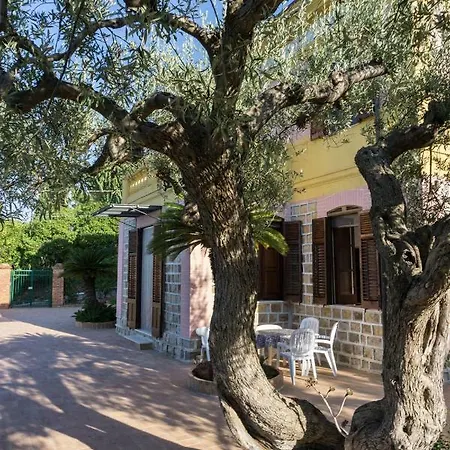Villa Santa Lucia *